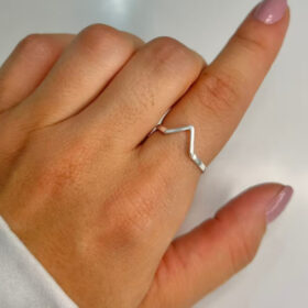 Anel Forma de V Prata 925