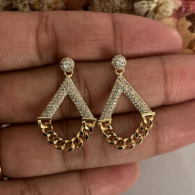 Brinco Cravejado com detalhe em Corrente-3cm