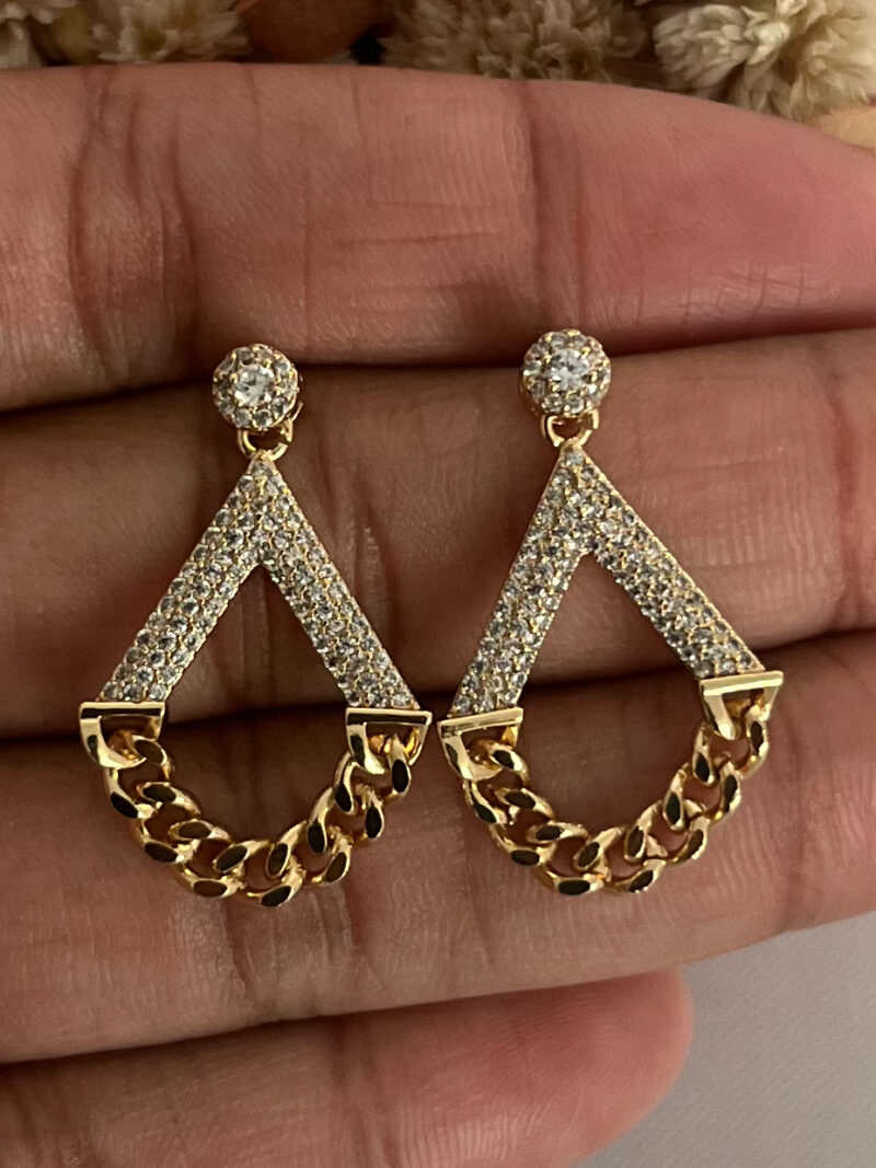 Brinco Cravejado com detalhe em Corrente-3cm